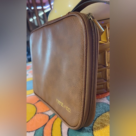 Frye and Co. Vegan Brown Leather Tech Storage Case Never Used - Picture 2 of 8